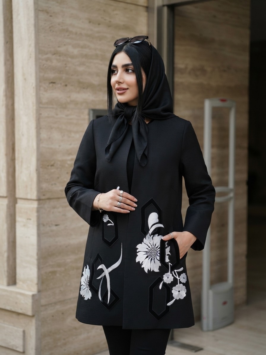 مانتو زنانه مجلسی کرپ طرح برگ سفید گلدوزی طرح لوزی خوش دوخت و با کیفیت